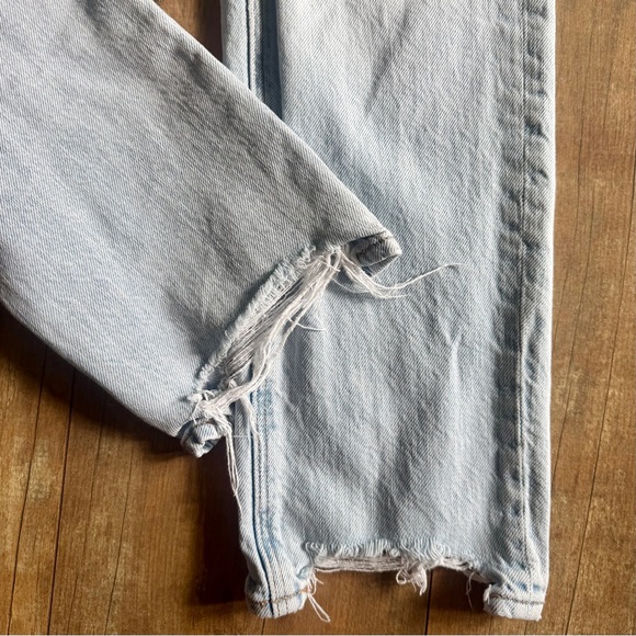 American Eagle Highest Rise 90’s Boyfriend Light Wash Distressed Jeans Size 00 - Picture 7 of 11